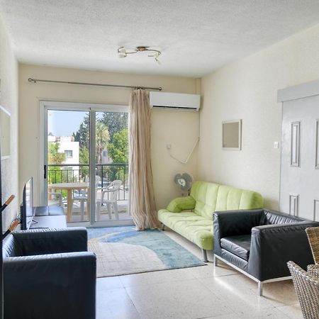 Resitour - Paphos Gardens Apartment Bagian luar foto