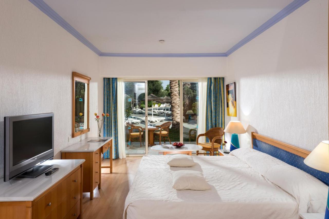 Resitour - Paphos Gardens Apartment Bagian luar foto