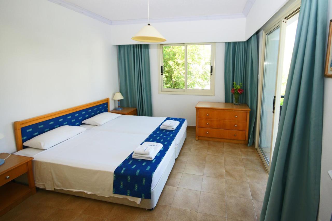 Resitour - Paphos Gardens Apartment Bagian luar foto