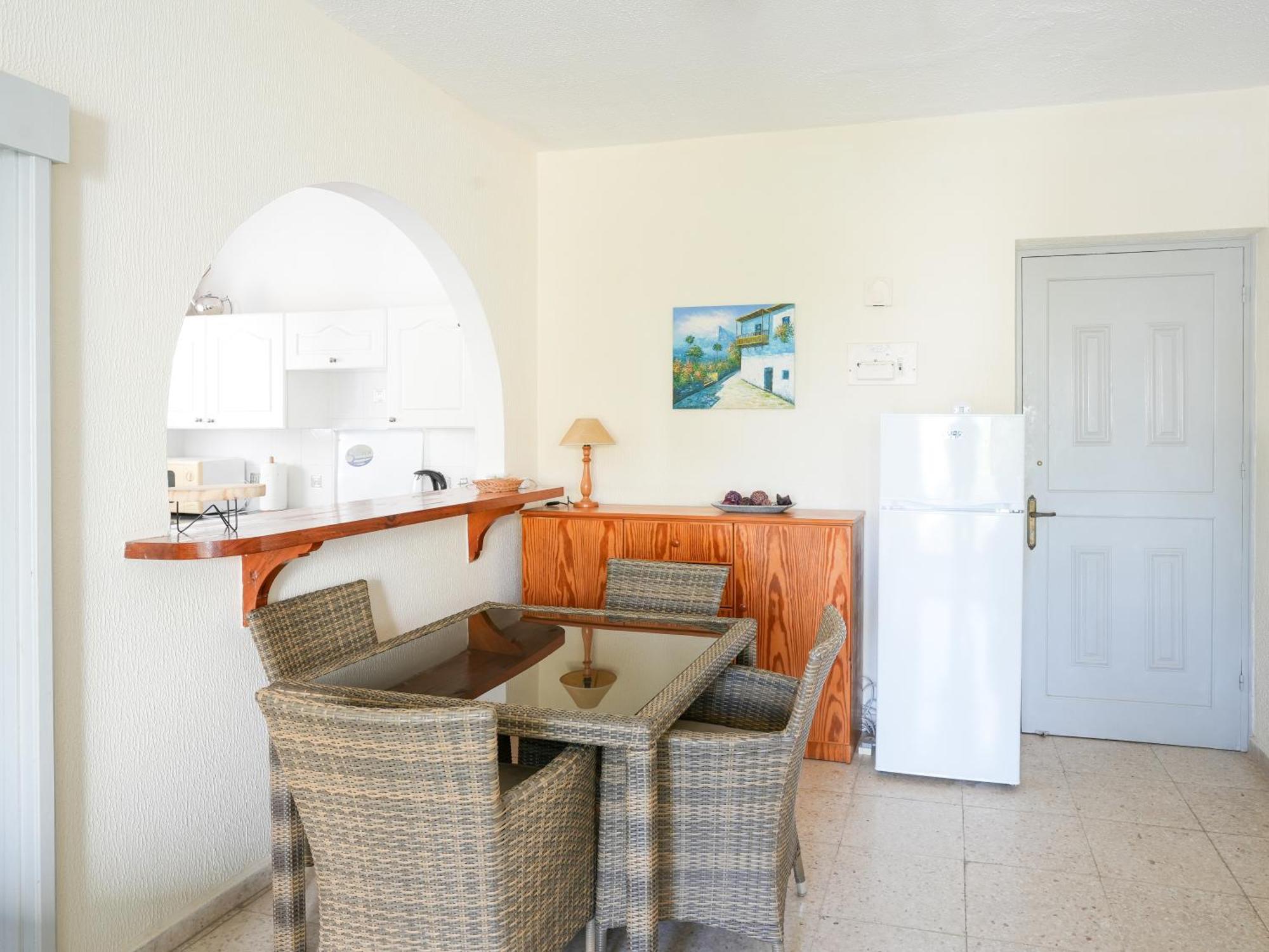 Resitour - Paphos Gardens Apartment Bagian luar foto